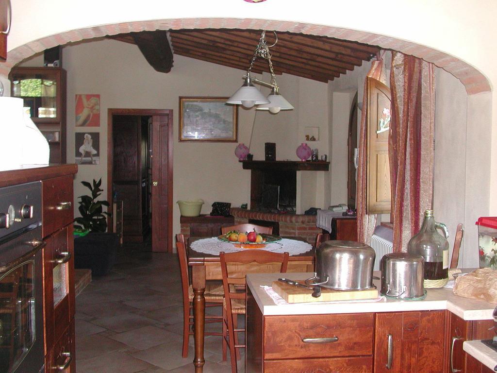 Casale Il Colombaio Di Toiano Guest House Valli Luaran gambar