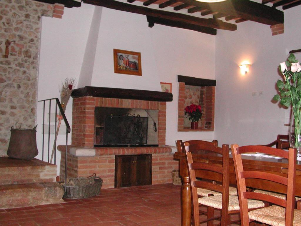 Casale Il Colombaio Di Toiano Guest House Valli Luaran gambar