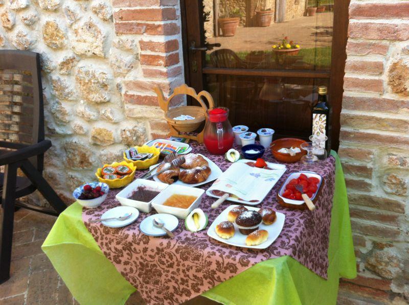 Casale Il Colombaio Di Toiano Guest House Valli Luaran gambar
